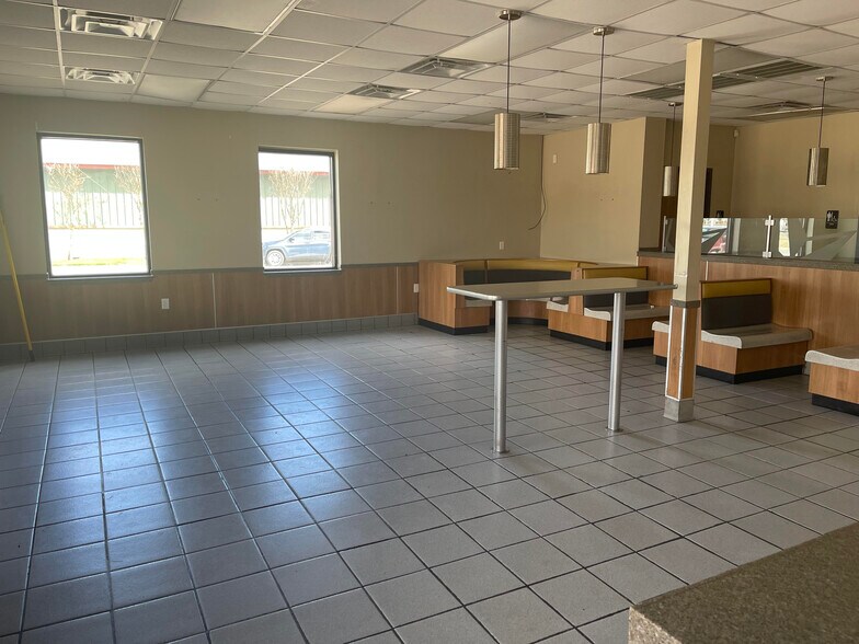 2101 19th St, Hondo, TX à vendre - Photo du bâtiment - Image 2 de 7