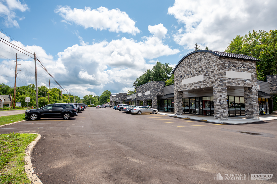 8533-8559 E Washington St, Chagrin Falls, OH à louer - Photo du bâtiment - Image 2 de 10