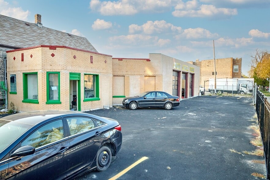 3800 W Division St, Chicago, IL for lease - Building Photo - Image 2 of 24