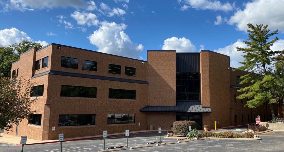 12166 Old Big Bend Rd, Kirkwood, MO à vendre - Photo du bâtiment - Image 2 de 8