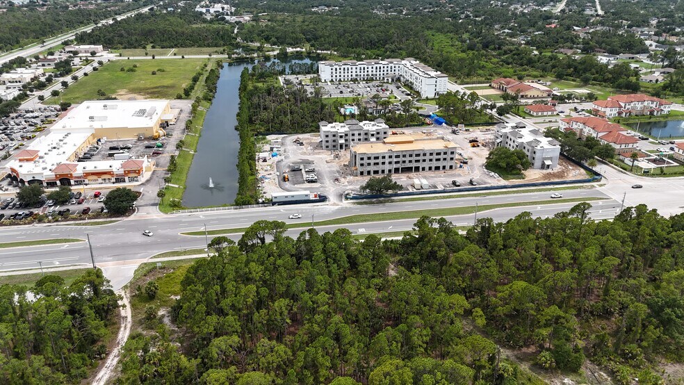 1027 W Price Blvd, North Port, FL à louer - Photo du bâtiment - Image 3 de 11