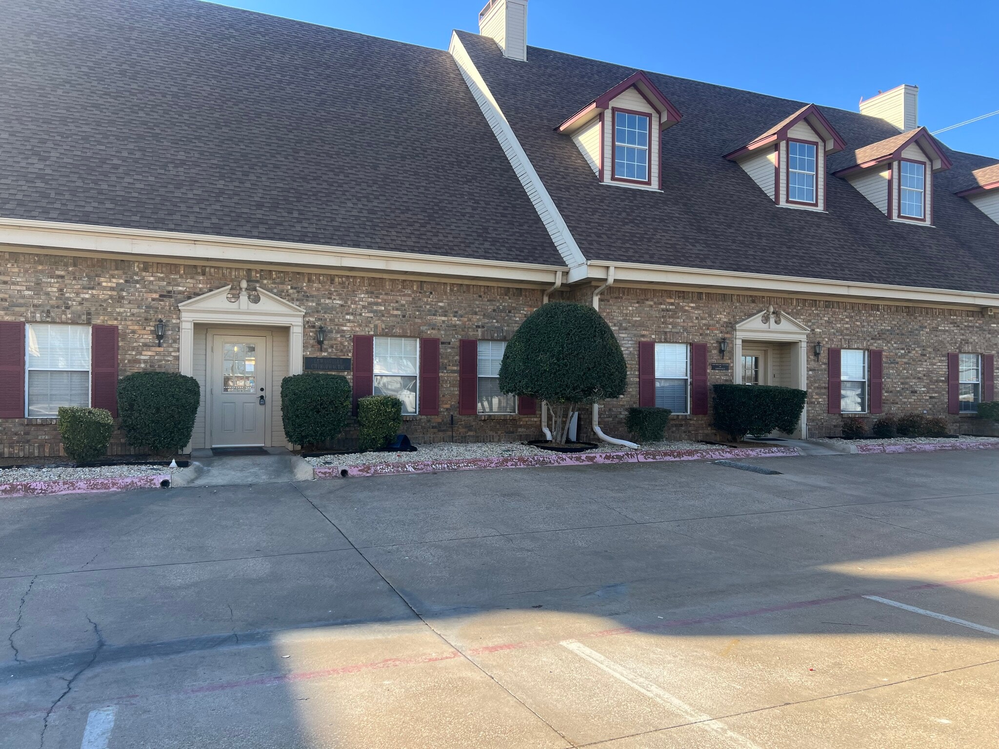 326 S Edmonds Ln, Lewisville, TX à louer Photo du bâtiment- Image 1 de 17