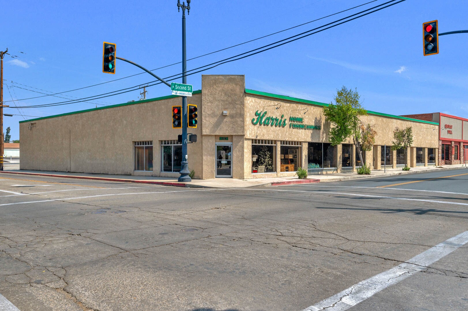214 N 2nd St, Porterville, CA à vendre Photo du bâtiment- Image 1 de 12