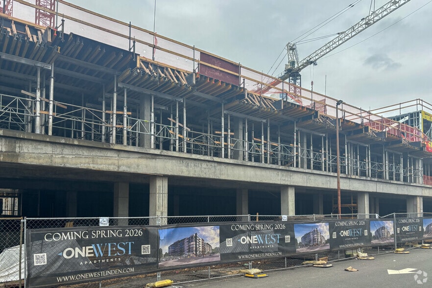 1 W Elizabeth Ave, Linden, NJ for lease - Building Photo - Image 2 of 4