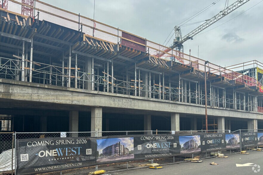 1 W Elizabeth Ave, Linden, NJ à louer - Photo du bâtiment - Image 2 de 4