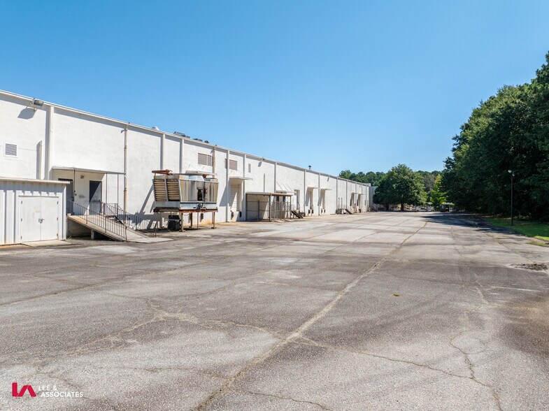 5305 Snapfinger Woods Dr, Decatur, GA à vendre - Photo du bâtiment - Image 3 de 7