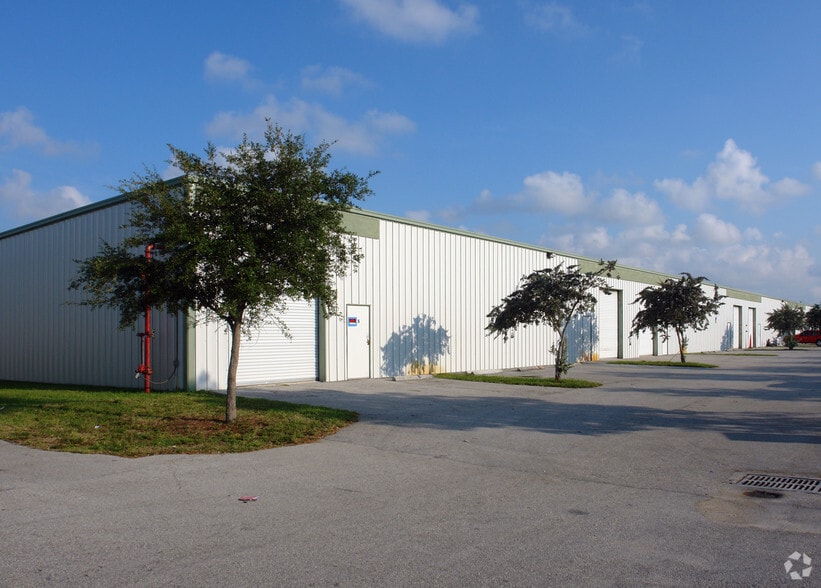825 15th St, Lake Park, FL for lease - Building Photo - Image 2 of 32