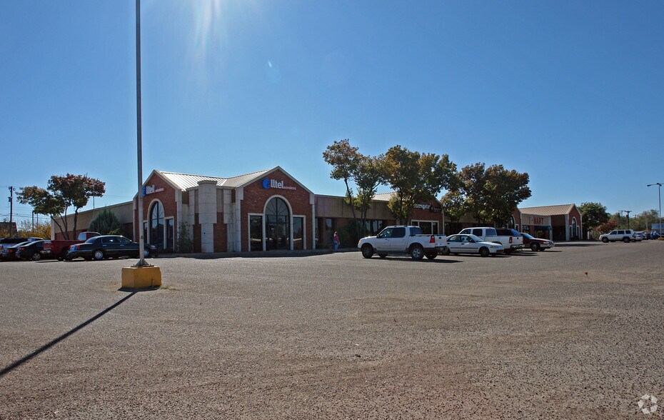 3103-3135 34th St, Lubbock, TX à louer - Photo du bâtiment - Image 3 de 5