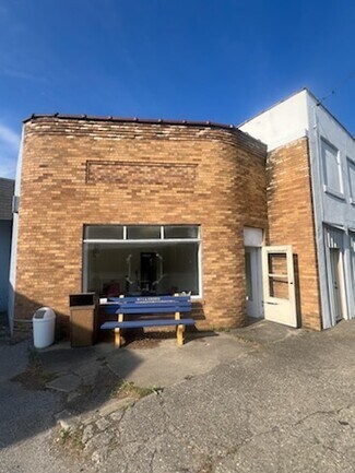 Plus de détails pour 102 Main st, Hillsboro, IN - Commerce de détail à vendre