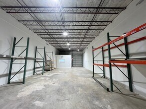2696 NW 31st Ave, Lauderdale Lakes, FL for lease Interior Photo- Image 2 of 7