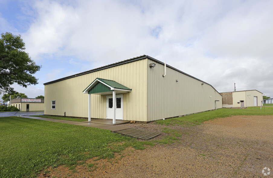 901-905 N Knowles, New Richmond, WI for lease - Building Photo - Image 3 of 5