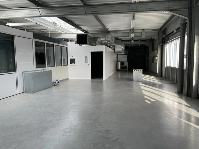 Local d'activités dans Le Plessis-Bouchard à vendre - Photo intérieure - Image 1 de 16
