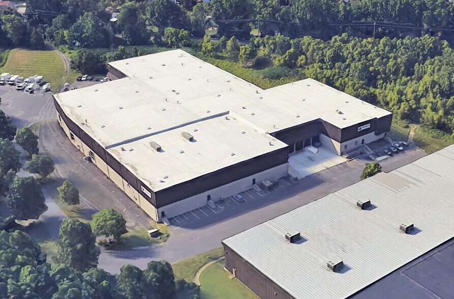 600 Glen Ct, Moorestown, NJ à louer - Photo du bâtiment - Image 2 de 6