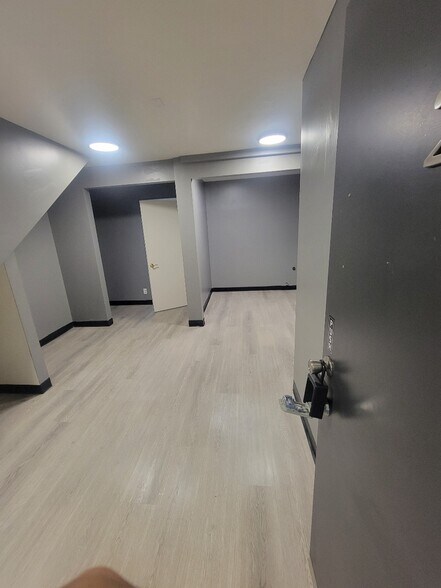 2736-2742 W Orangethorpe Ave, Fullerton, CA à louer - Photo du bâtiment - Image 3 de 24