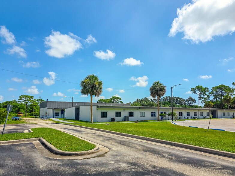 5900 Tedder Rd, Fort Pierce, FL à vendre - Photo du bâtiment - Image 2 de 39