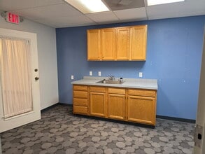 2101 Aurelius Rd, Holt, MI à louer Photo intérieure- Image 1 de 6