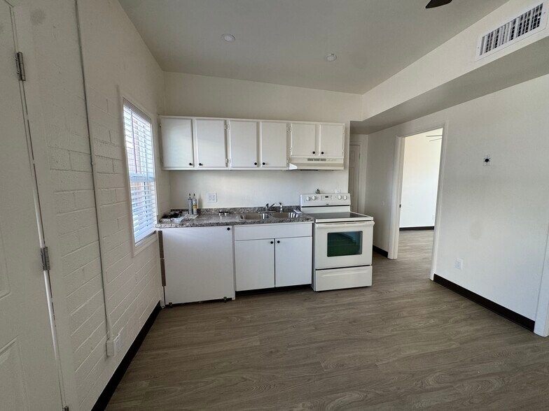2411 S 6th Ave, Tucson, AZ à vendre - Photo du bâtiment - Image 2 de 17