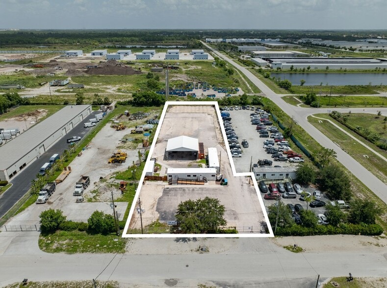 8181 Mainline Pky, Fort Myers, FL for lease - Building Photo - Image 1 of 4