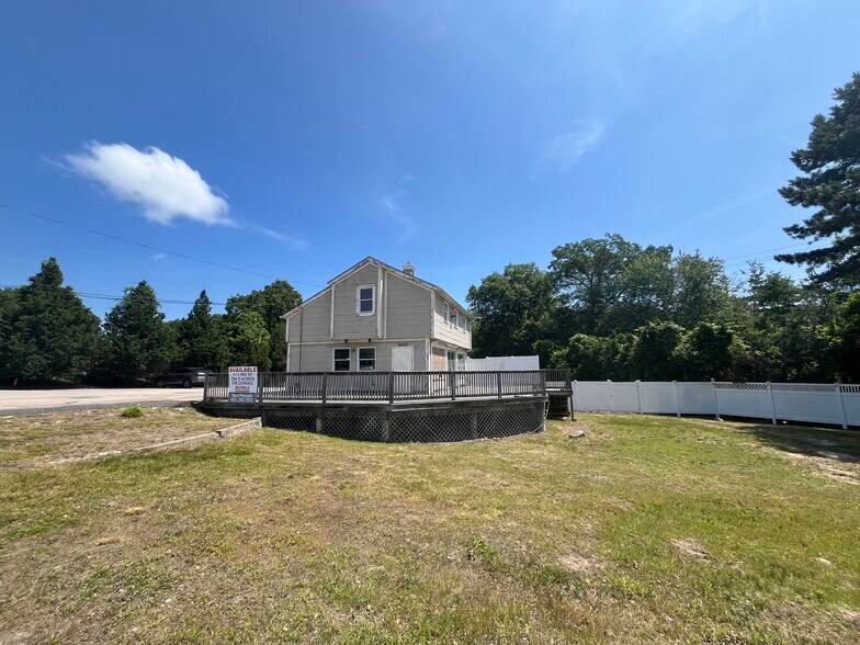 6920 Post Rd, North Kingstown, RI à louer - Photo du bâtiment - Image 1 de 11