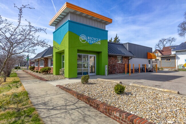 More details for 1201 Washington St, Columbus, IN - Retail for Lease