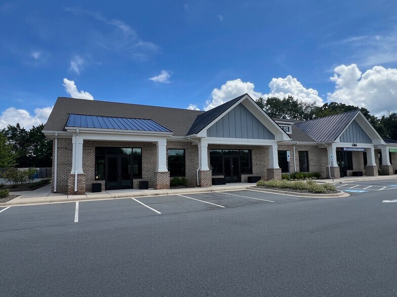 1367 Gold Hill Rd, Fort Mill, SC à louer - Photo du bâtiment - Image 2 de 11