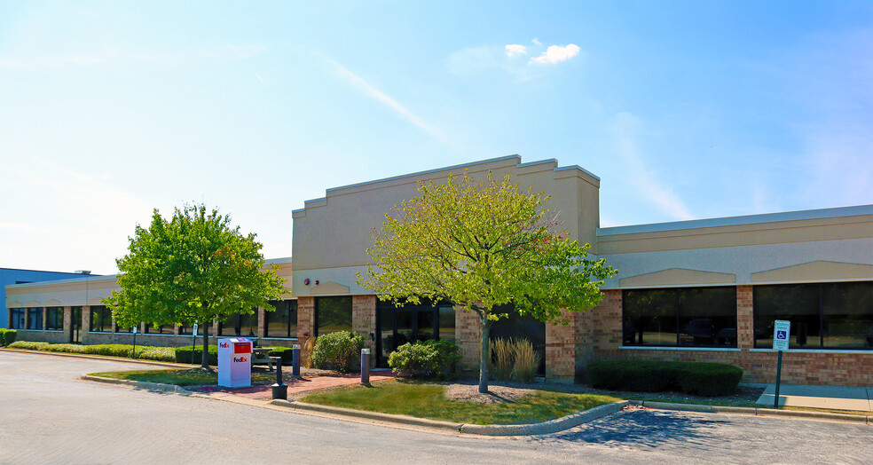 1075 Tri-State Parkway, Gurnee, IL for lease - Building Photo - Image 1 of 2