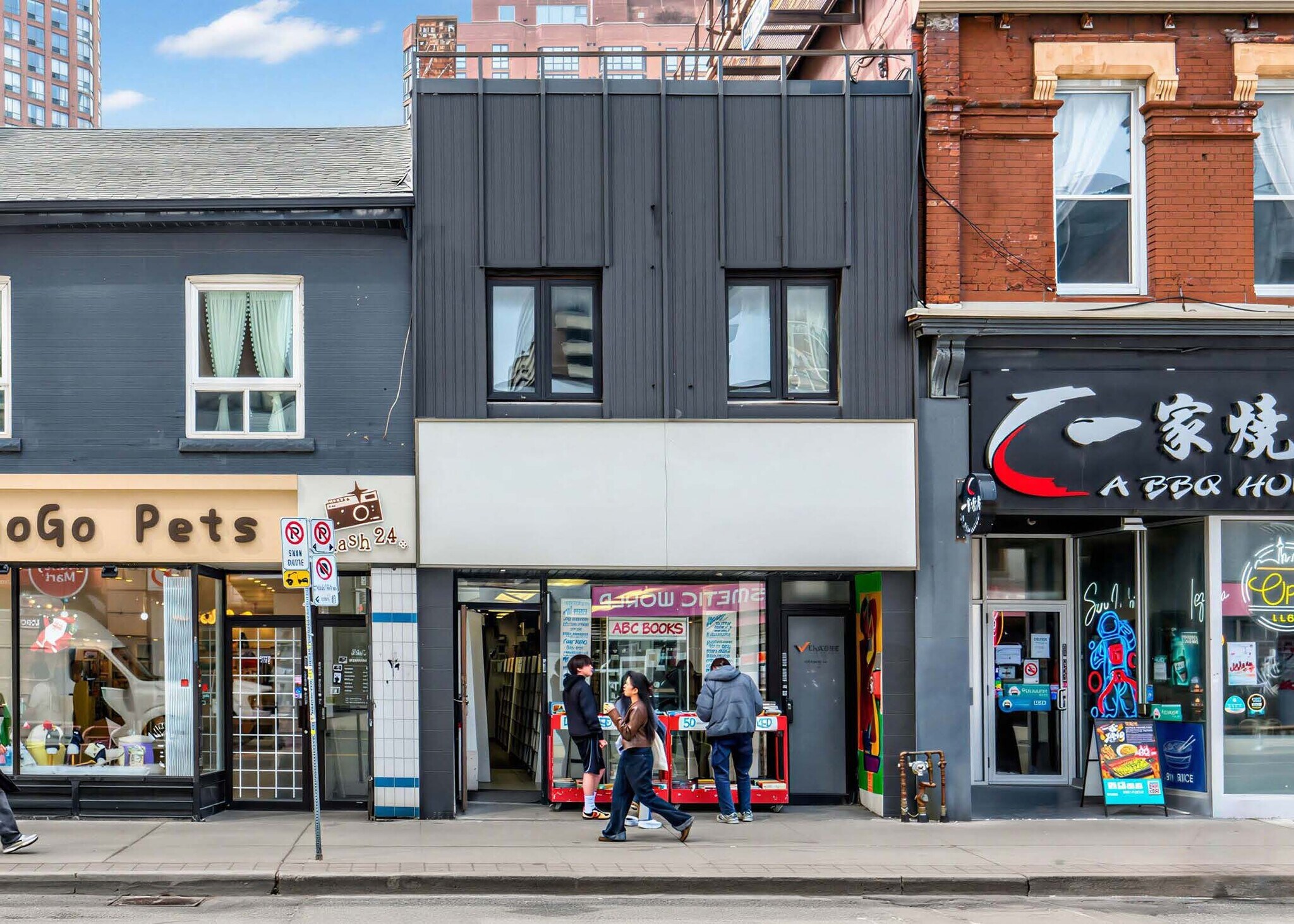 662 Yonge St, Toronto, ON à louer Photo du bâtiment- Image 1 de 3