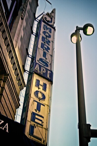 126 E Main Plz, San Antonio, TX à vendre - Photo du bâtiment - Image 2 de 103