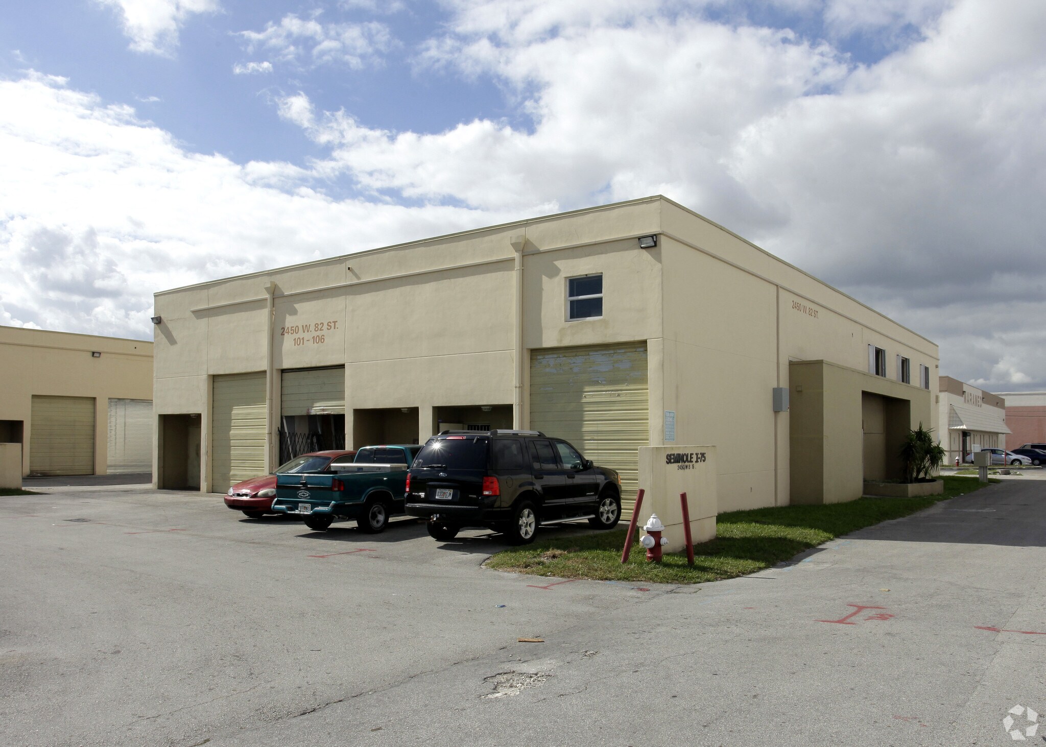 2450 W 82nd St, Hialeah, FL à louer Photo du bâtiment- Image 1 de 17