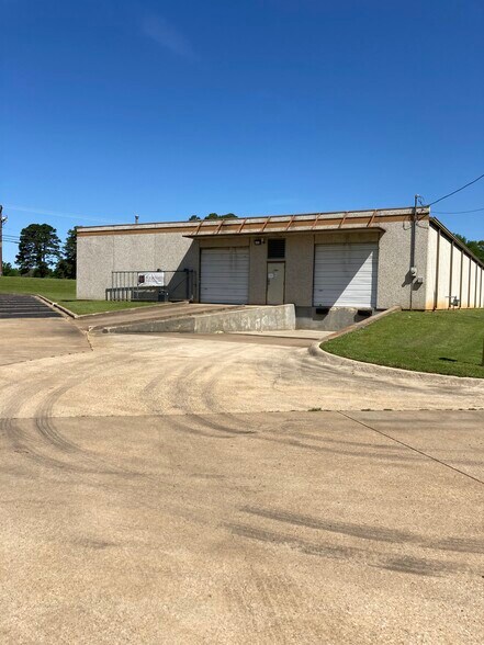 1420 N Main St & 1505 N Fulton St portefeuille de 2 propriétés à vendre sur LoopNet.ca - Photo du bâtiment - Image 3 de 21