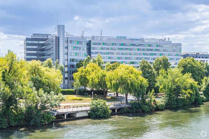 2-4 Rue Des Martinets, Rueil-Malmaison à louer - Photo du bâtiment - Image 1 de 1