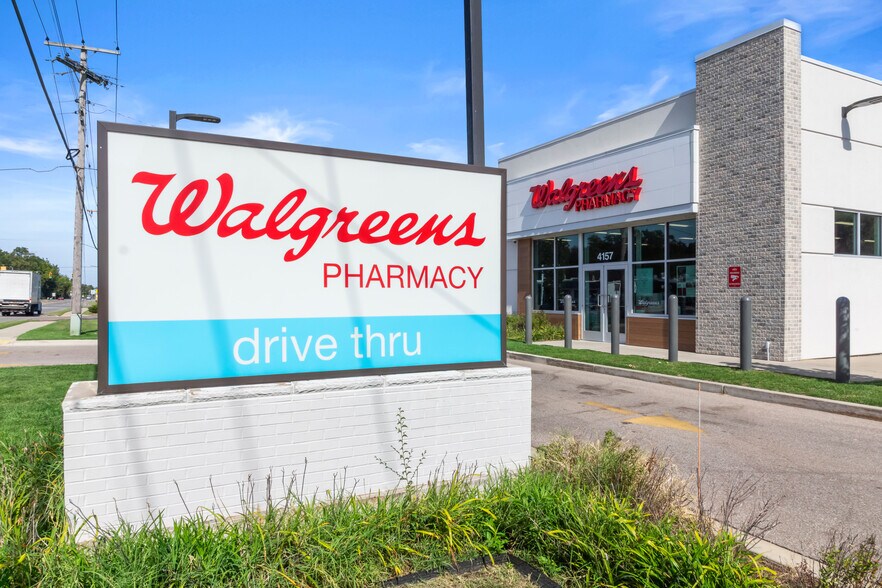 4157 Red Arrow Hwy, Stevensville, MI à vendre - Photo du bâtiment - Image 3 de 7