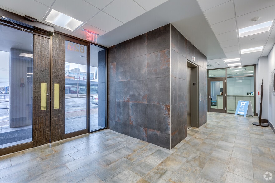 823 S Detroit Ave, Tulsa, OK à vendre - Hall d’entrée - Image 3 de 6