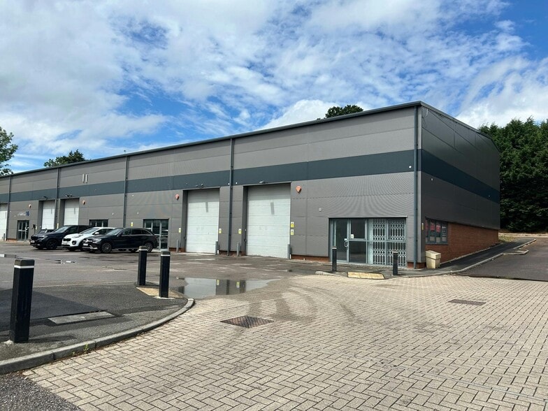 Fishponds Rd, Wokingham for lease - Building Photo - Image 3 of 5