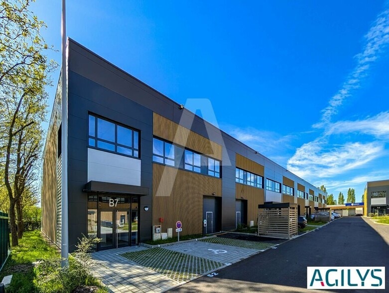 8 Rue Denis Papin, Trappes for lease - Building Photo - Image 2 of 15