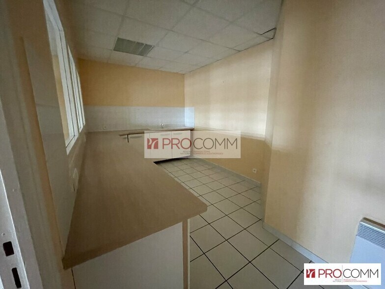 Office in Mainvilliers for lease - Interior Photo - Image 2 of 5