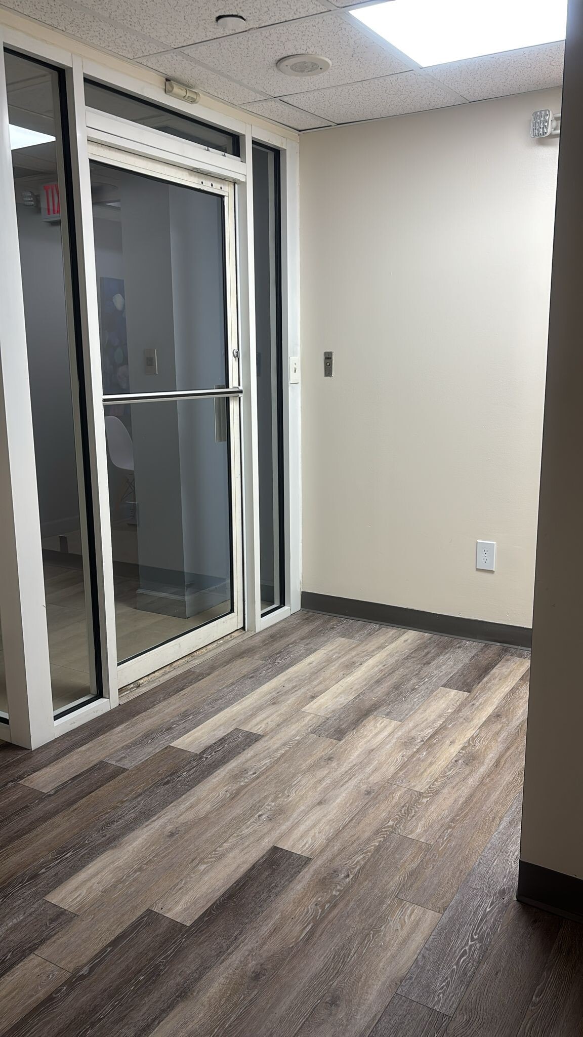 33 SW 2nd Ave, Miami, FL for lease Interior Photo- Image 1 of 14