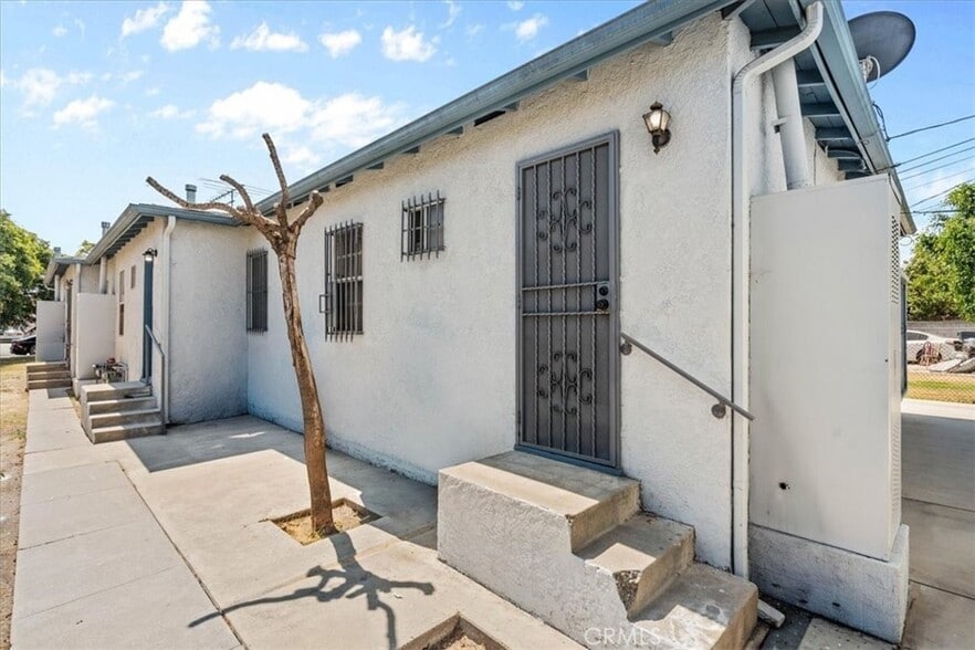 1901 Hauser Blvd, Los Angeles, CA à vendre - Photo du bâtiment - Image 2 de 43