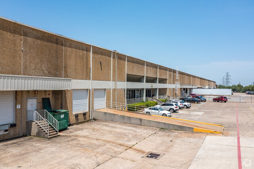 3051-3111 W Commerce St, Dallas, TX à vendre - Photo du bâtiment - Image 2 de 5