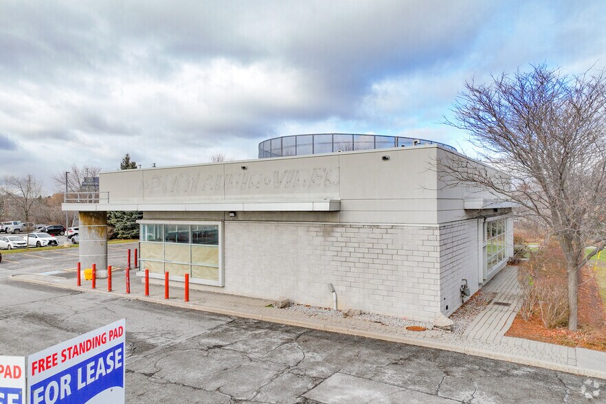 8502 Woodbine Ave, Markham, ON à louer - Photo du bâtiment - Image 2 de 3