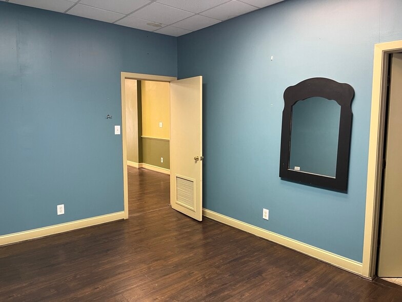 615 N Liberty St, Winston-Salem, NC for lease - Building Photo - Image 2 of 8