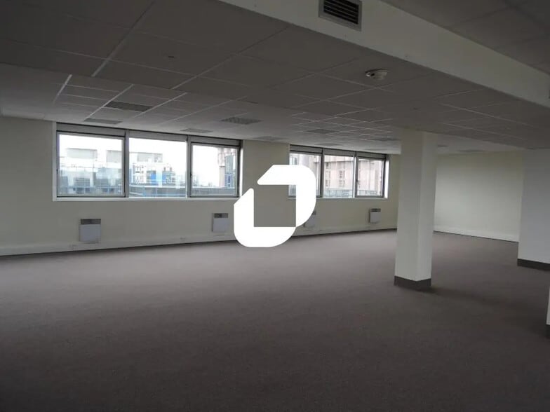 Office in Noisy-le-Grand for lease - Interior Photo - Image 2 of 3
