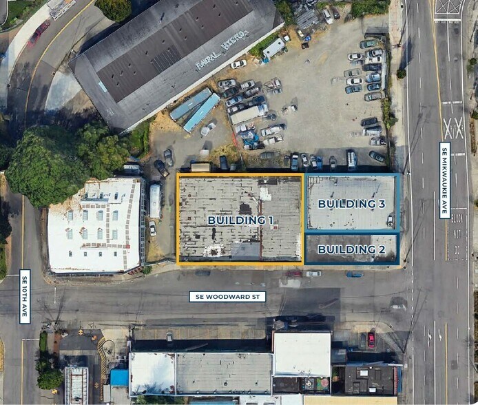 Three Building Industrial Complex portefeuille de 3 propriétés à vendre sur LoopNet.ca - Photo du bâtiment - Image 2 de 10