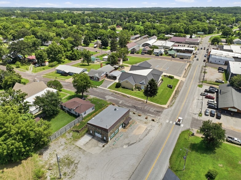301 N Elm St, Mountain View, MO for sale - Building Photo - Image 2 of 24