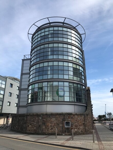 Esplanade, Jersey for lease - Building Photo - Image 2 of 3