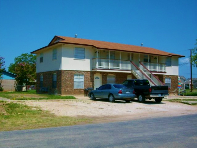 1400 Avenue W, Hondo, TX à vendre - Photo principale - Image 1 de 3