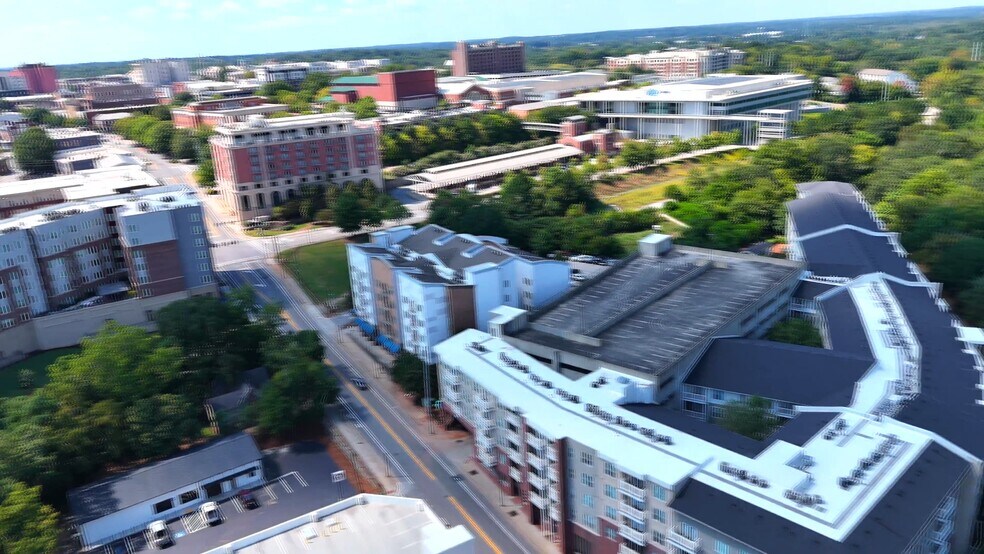 1016 E Broad St, Athens, GA à vendre - Vidéo sur l’inscription commerciale - Image 2 de 13