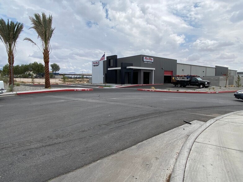 4522 N Lamb Blvd, Las Vegas, NV à vendre - Photo du bâtiment - Image 3 de 17