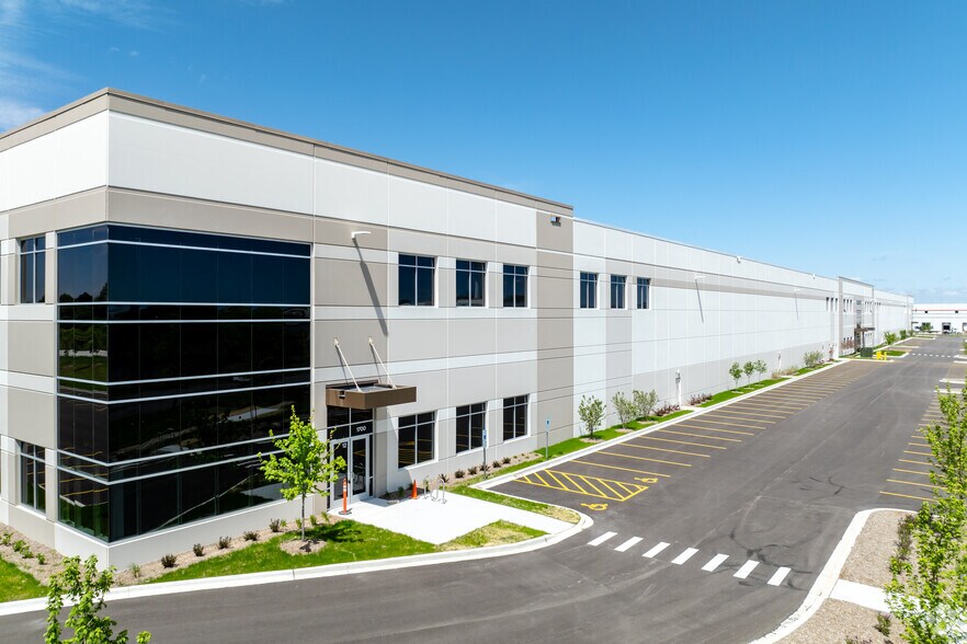 1700 Madeline Ln, Elgin, IL à louer - Photo principale - Image 1 de 4