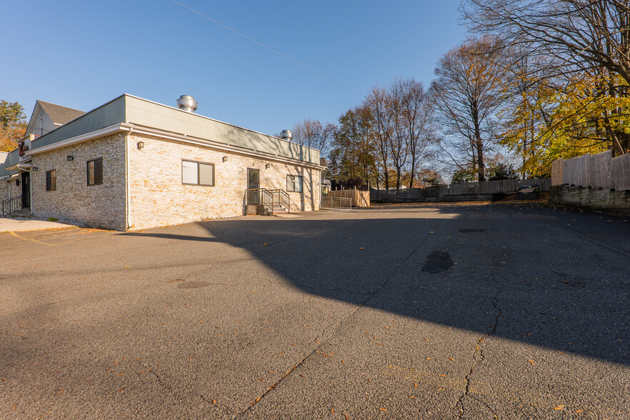 29 E Pembroke Rd, Danbury, CT for sale - Building Photo - Image 3 of 10